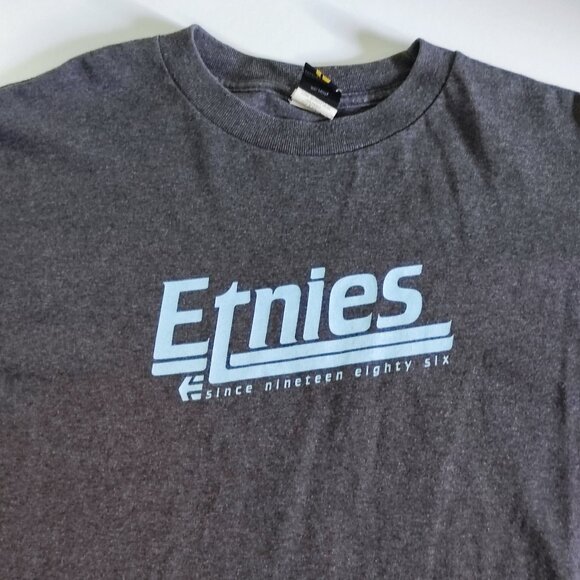 Etnies long sleeve lightweight pullover grey with graphic design men's size M - Picture 2 of 8